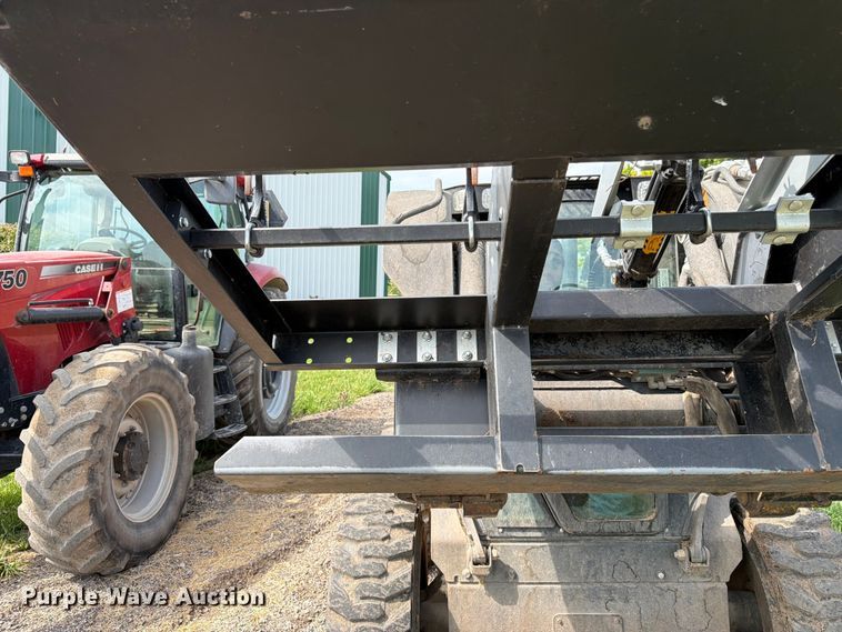image for item FK3237 Hoelscher 100 skid steer bale accumulator grapple