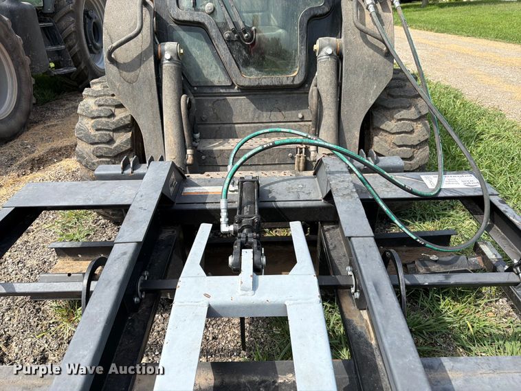 image for item FK3237 Hoelscher 100 skid steer bale accumulator grapple