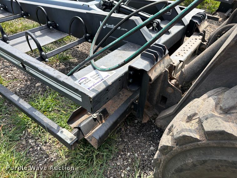 image for item FK3237 Hoelscher 100 skid steer bale accumulator grapple