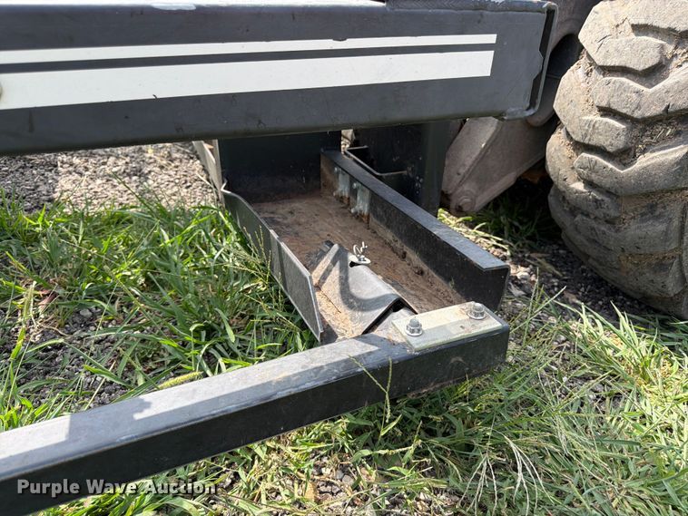 image for item FK3237 Hoelscher 100 skid steer bale accumulator grapple
