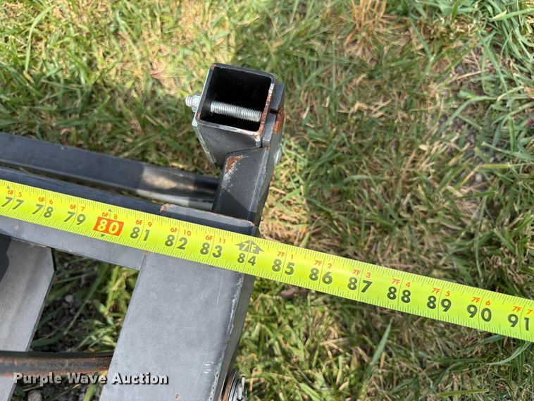 image for item FK3237 Hoelscher 100 skid steer bale accumulator grapple