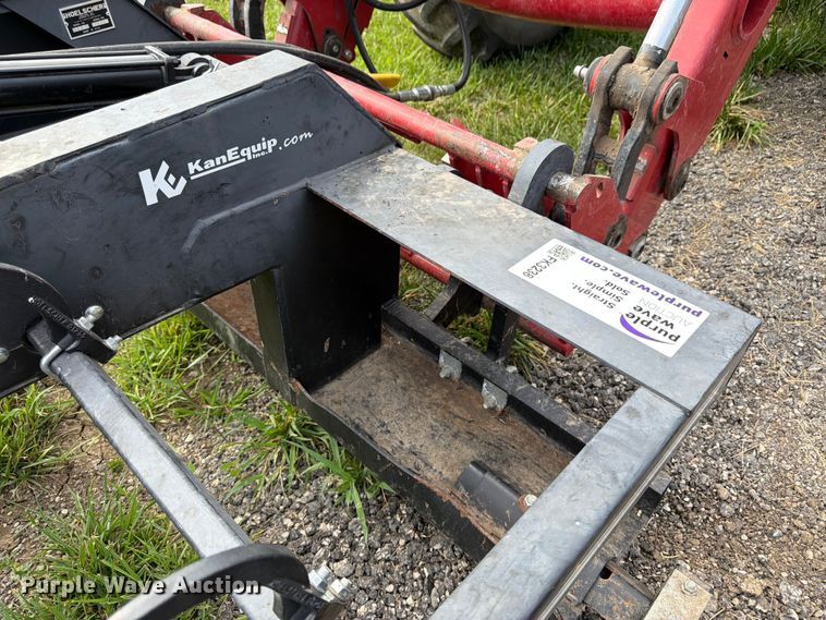 image for item FK3238 Hoelscher 100 bale accumulator grapple