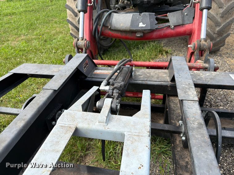 image for item FK3238 Hoelscher 100 bale accumulator grapple