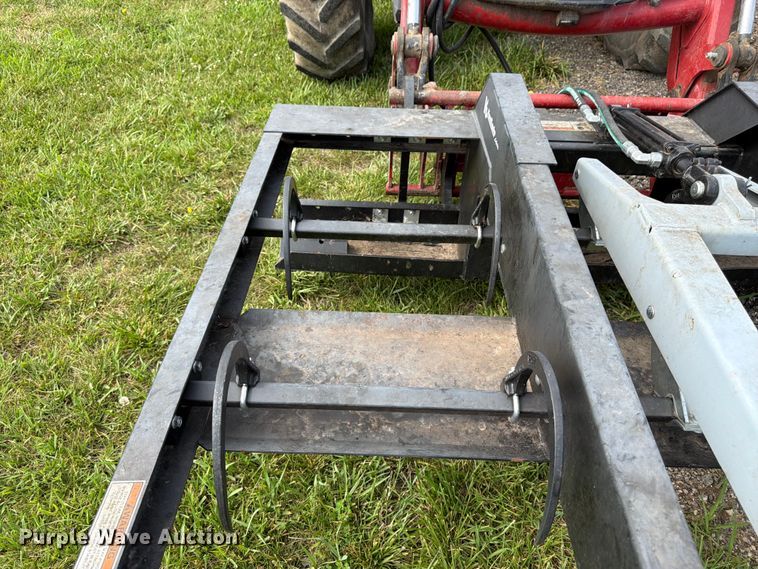 image for item FK3238 Hoelscher 100 bale accumulator grapple