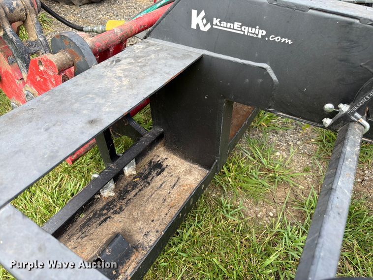image for item FK3238 Hoelscher 100 bale accumulator grapple