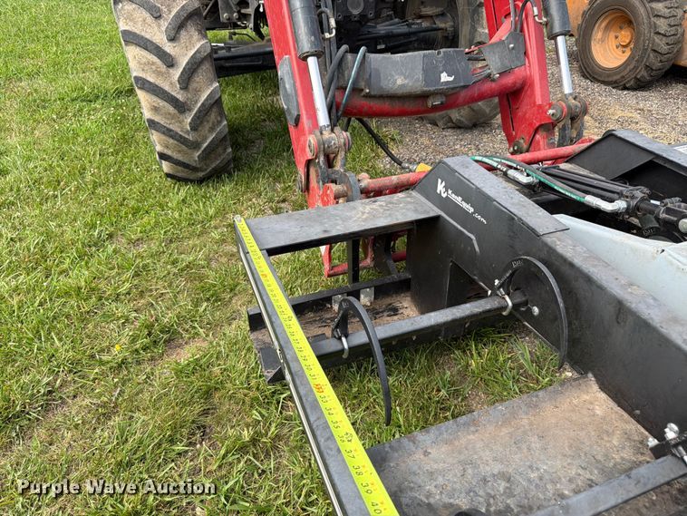 image for item FK3238 Hoelscher 100 bale accumulator grapple