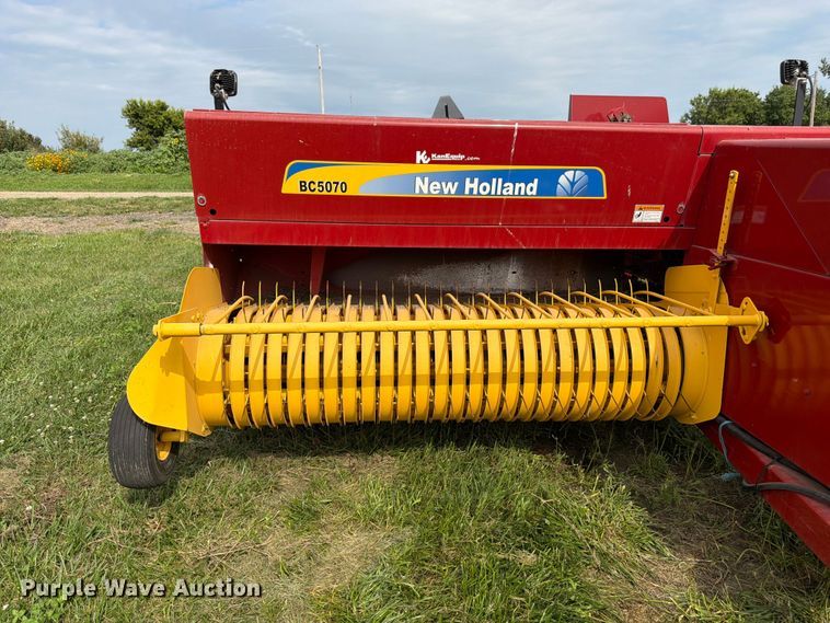 image for item FK3239 2021 New Holland BC5070 small square baler