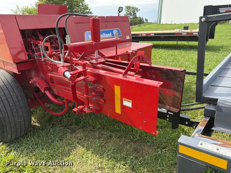 image for item FK3239 2021 New Holland BC5070 small square baler