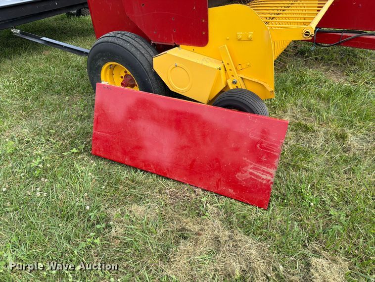 image for item FK3239 2021 New Holland BC5070 small square baler