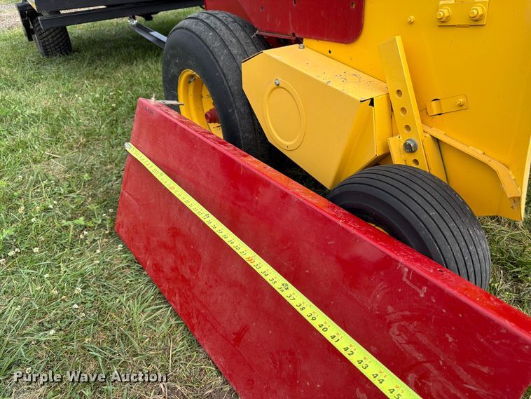 image for item FK3239 2021 New Holland BC5070 small square baler