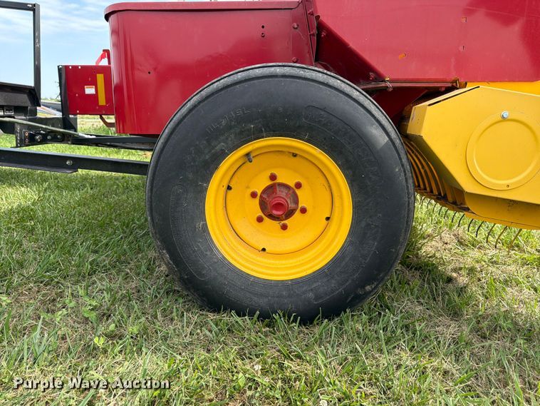 image for item FK3239 2021 New Holland BC5070 small square baler