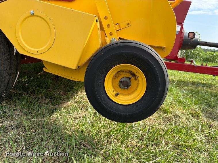 image for item FK3239 2021 New Holland BC5070 small square baler