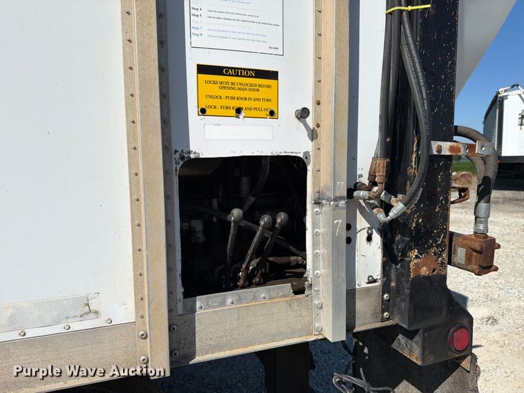 image for item FK4062 2004 Trail King  LD2-4690-54 walking floor trailer