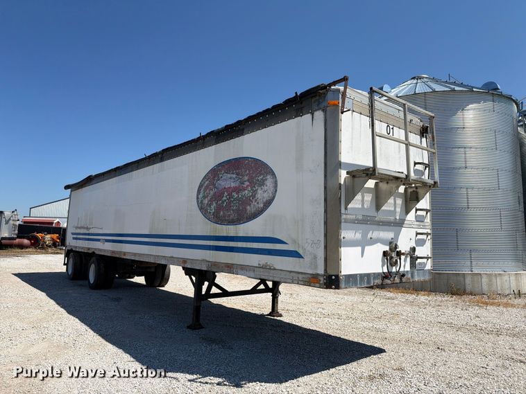 image for item FK4065 2001 Wilkins OK2HA23YYCFSBR walking floor trailer