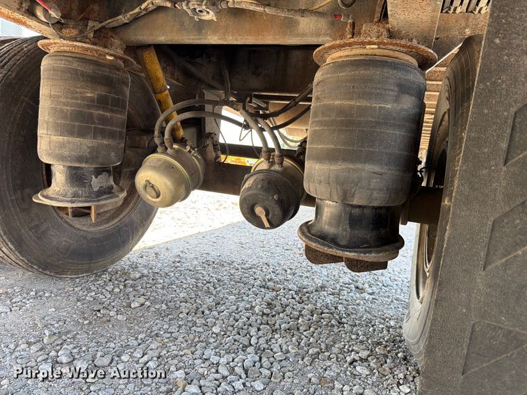 image for item FK4065 2001 Wilkins OK2HA23YYCFSBR walking floor trailer