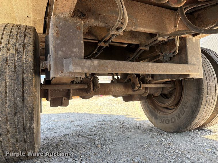 image for item FK4065 2001 Wilkins OK2HA23YYCFSBR walking floor trailer