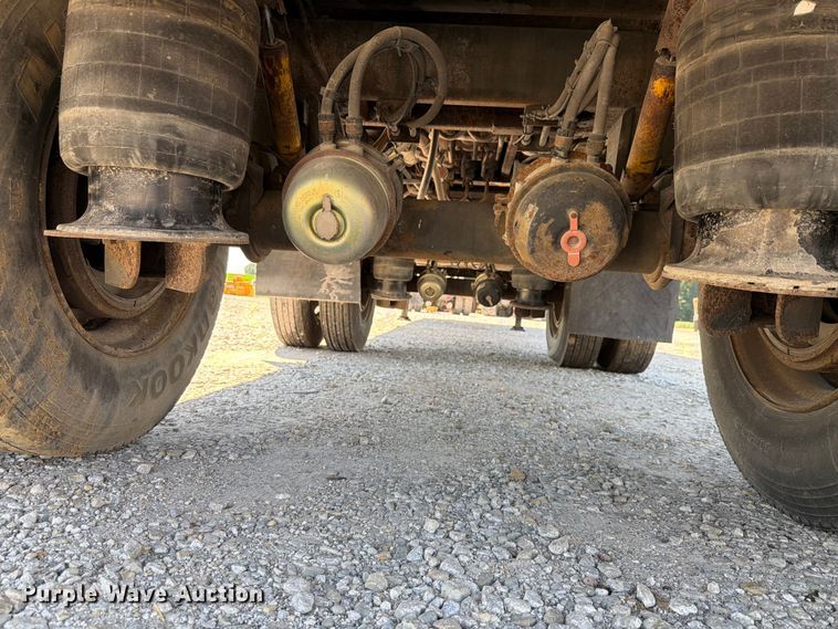 image for item FK4065 2001 Wilkins OK2HA23YYCFSBR walking floor trailer