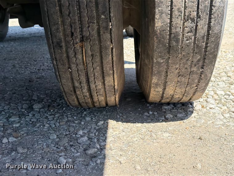 image for item FK4065 2001 Wilkins OK2HA23YYCFSBR walking floor trailer