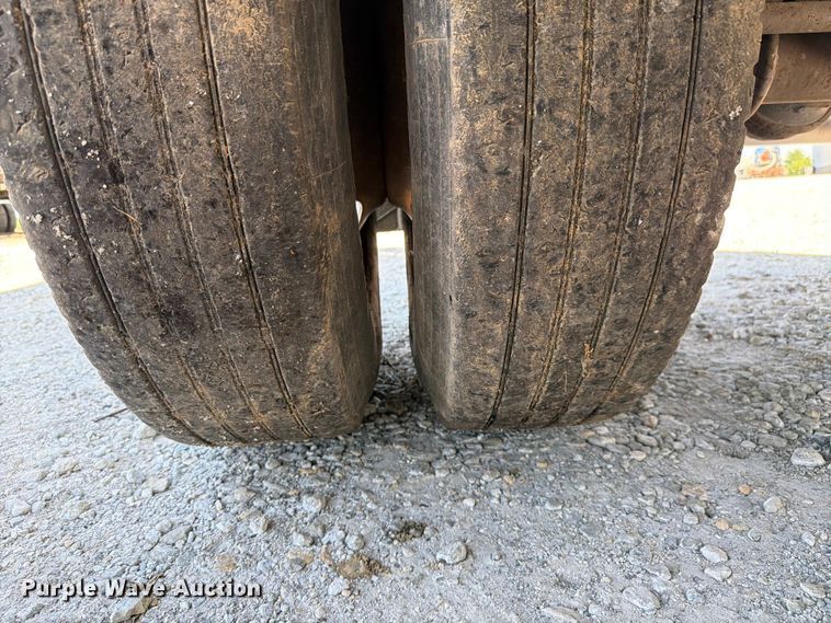 image for item FK4065 2001 Wilkins OK2HA23YYCFSBR walking floor trailer