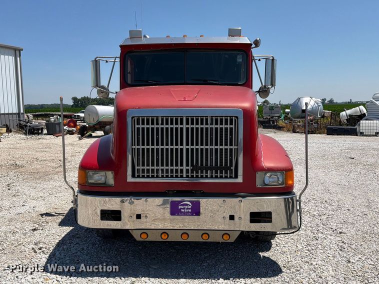 image for item FK4068 1996 International 9200 semi truck