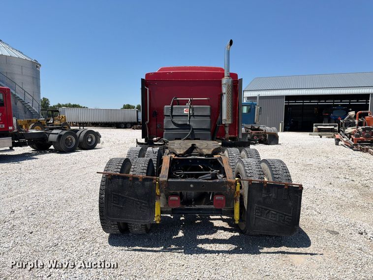 image for item FK4068 1996 International 9200 semi truck