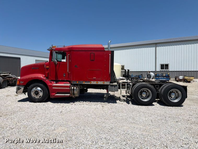 image for item FK4068 1996 International 9200 semi truck
