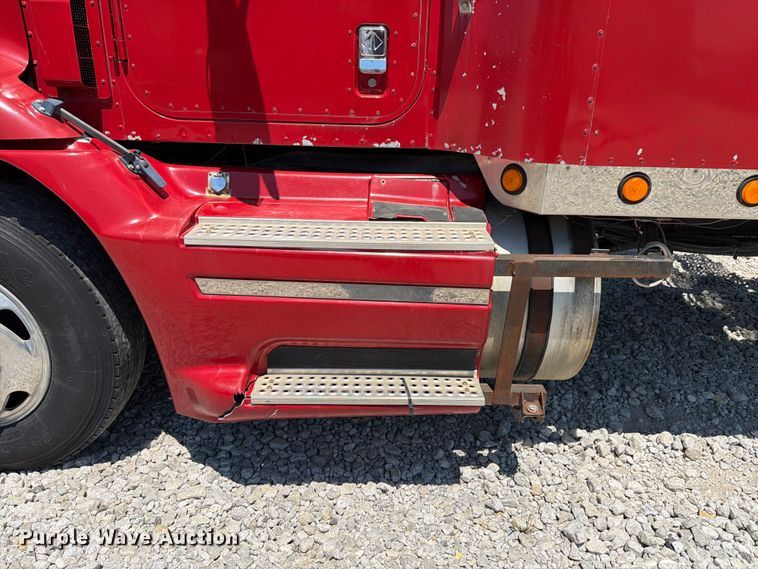 image for item FK4068 1996 International 9200 semi truck