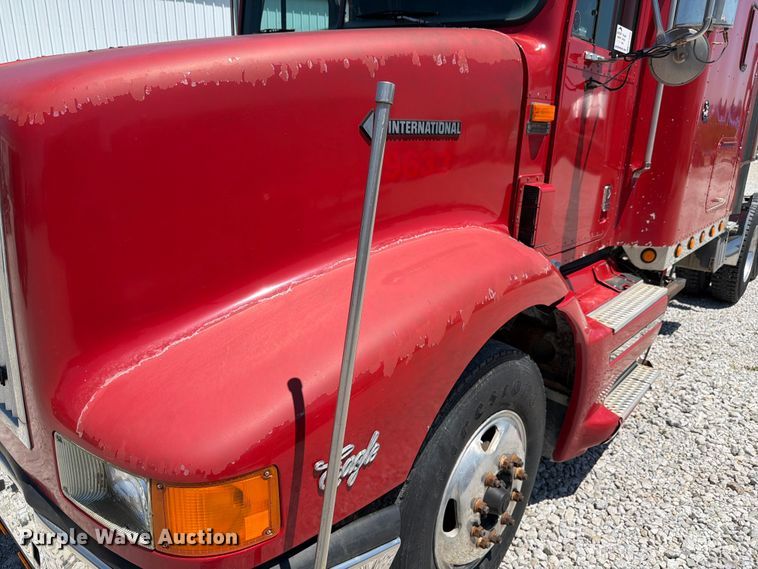 image for item FK4068 1996 International 9200 semi truck