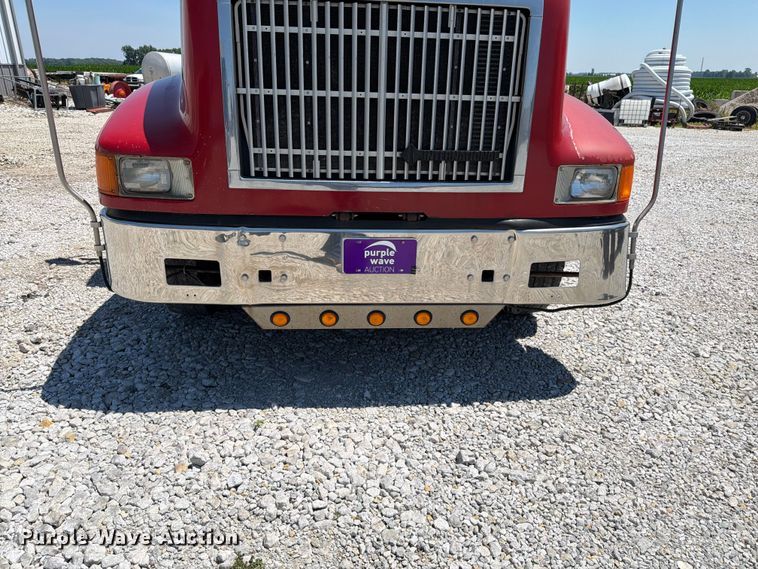 image for item FK4068 1996 International 9200 semi truck