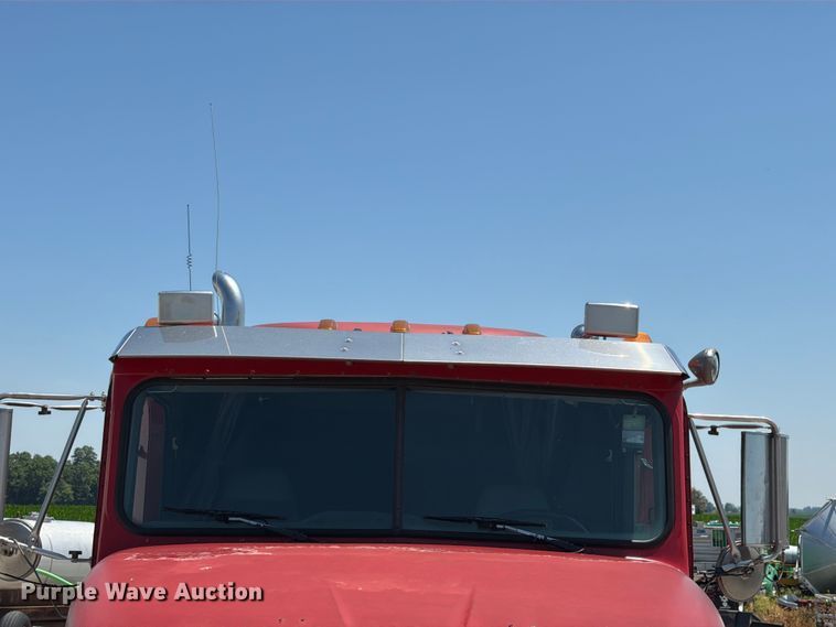 image for item FK4068 1996 International 9200 semi truck