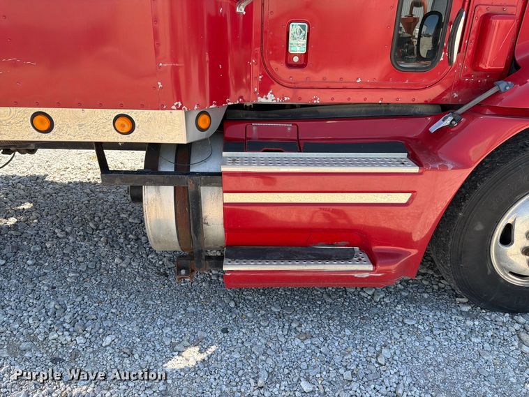 image for item FK4068 1996 International 9200 semi truck