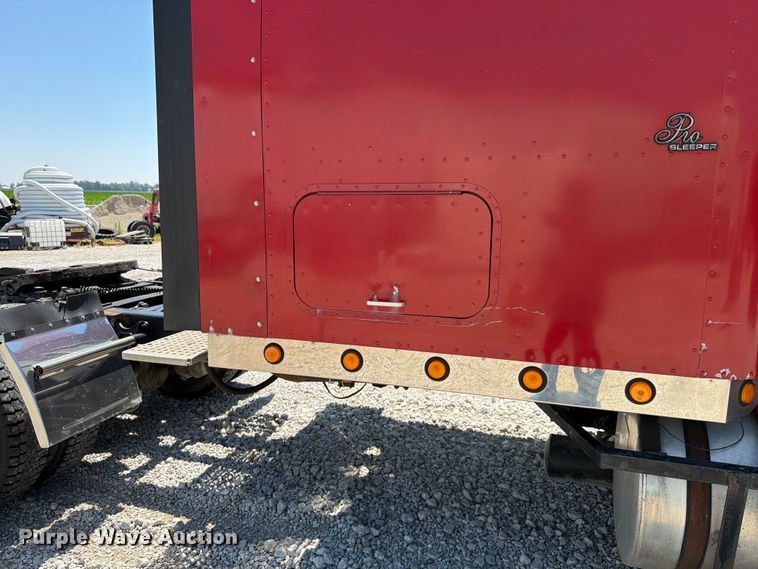 image for item FK4068 1996 International 9200 semi truck