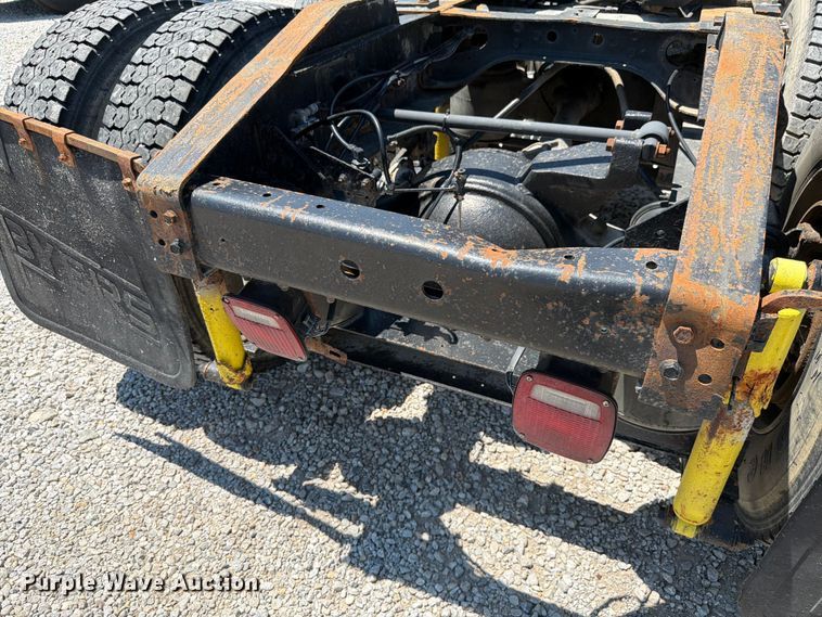 image for item FK4068 1996 International 9200 semi truck