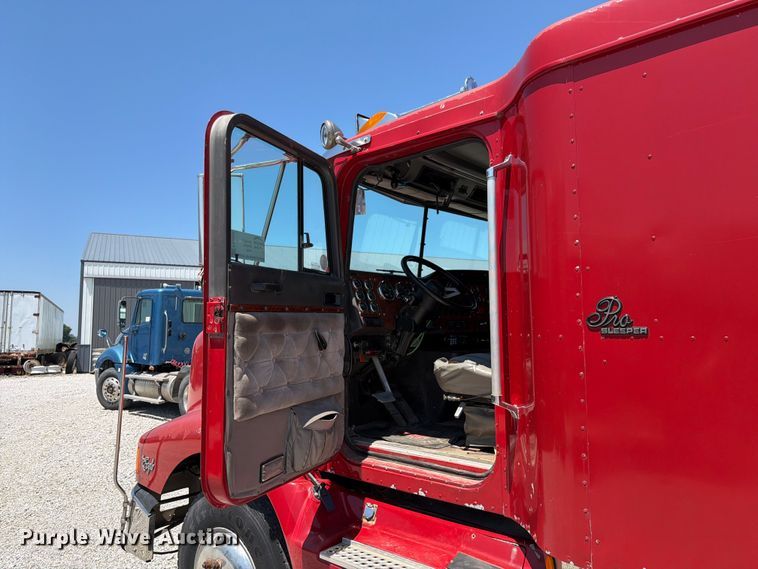 image for item FK4068 1996 International 9200 semi truck