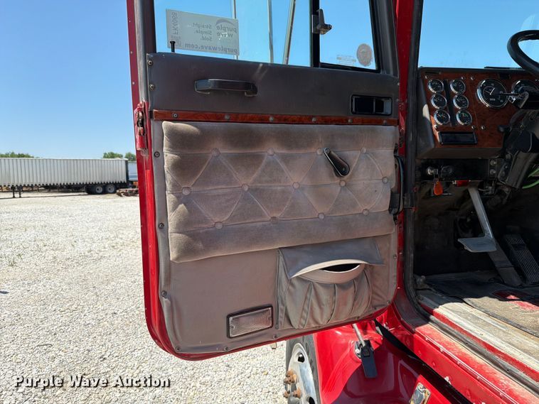 image for item FK4068 1996 International 9200 semi truck