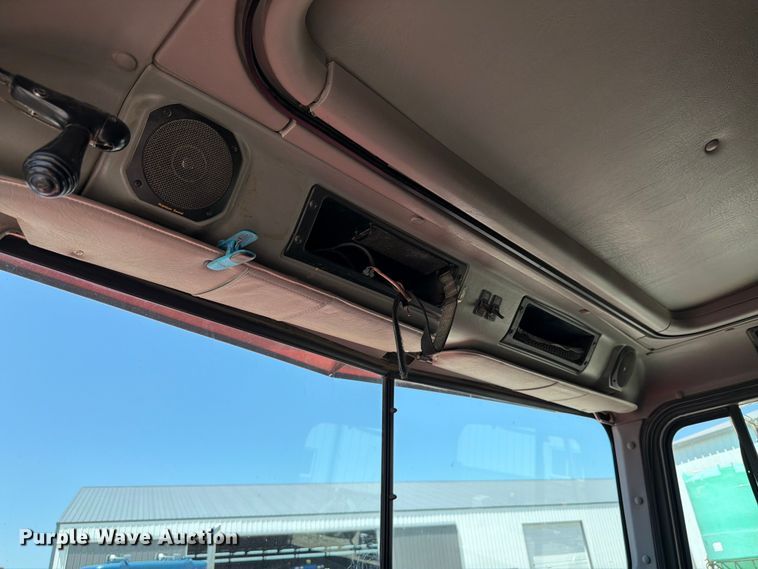 image for item FK4068 1996 International 9200 semi truck