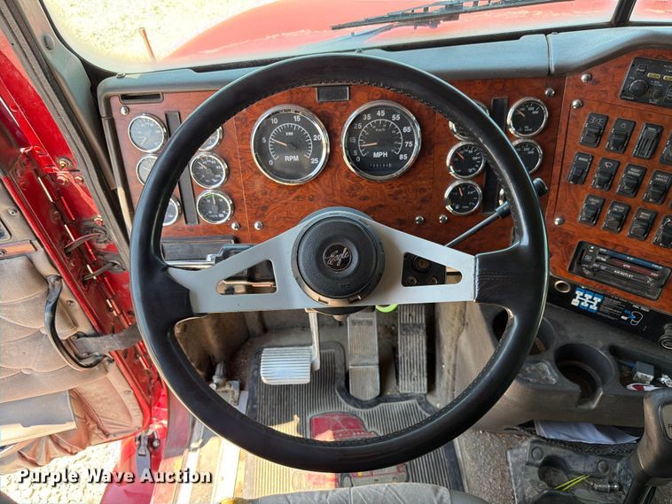 image for item FK4068 1996 International 9200 semi truck