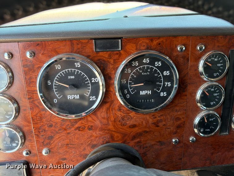 image for item FK4068 1996 International 9200 semi truck