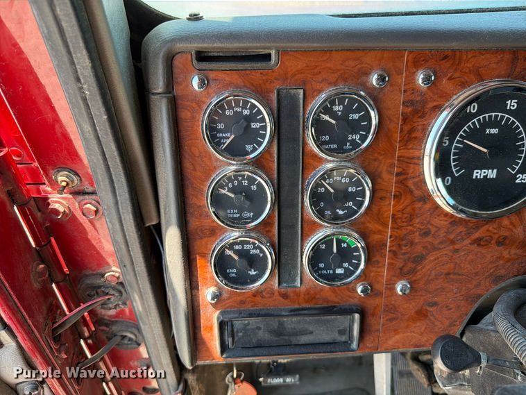 image for item FK4068 1996 International 9200 semi truck