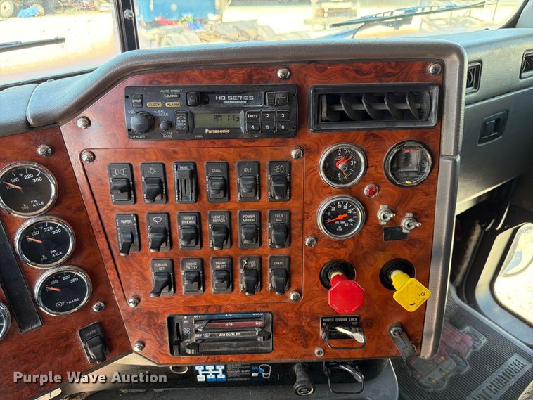 image for item FK4068 1996 International 9200 semi truck