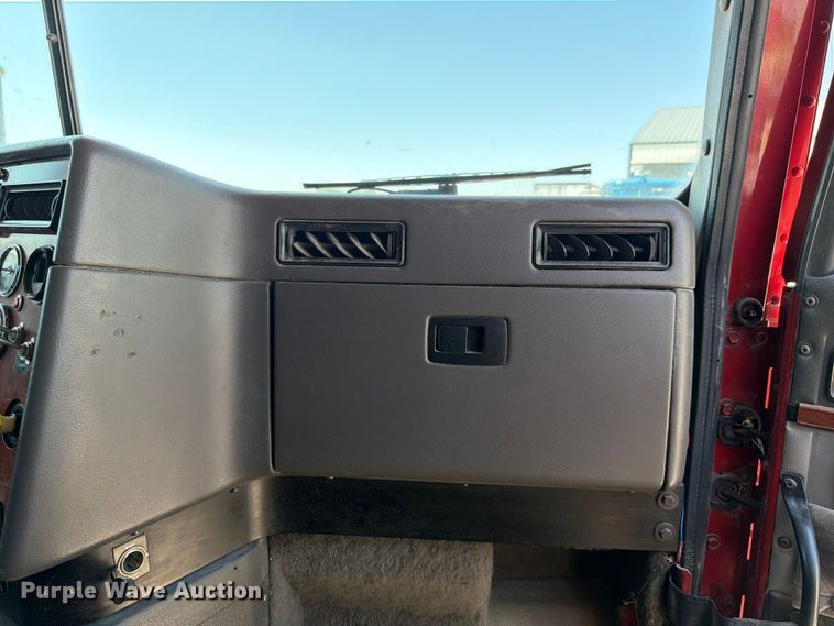 image for item FK4068 1996 International 9200 semi truck