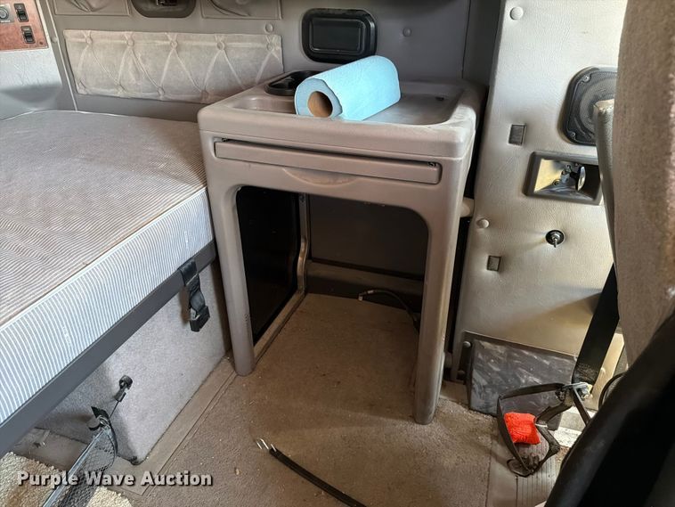 image for item FK4068 1996 International 9200 semi truck