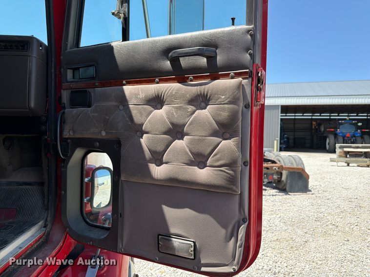 image for item FK4068 1996 International 9200 semi truck