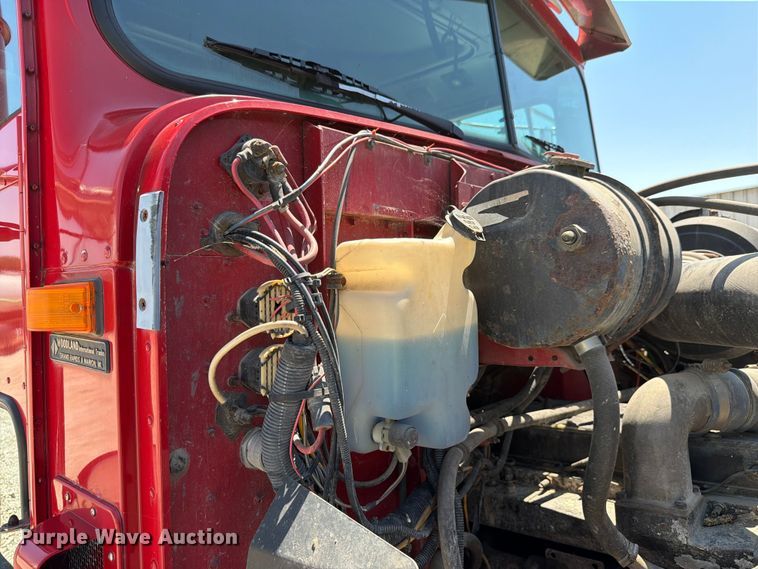 image for item FK4068 1996 International 9200 semi truck
