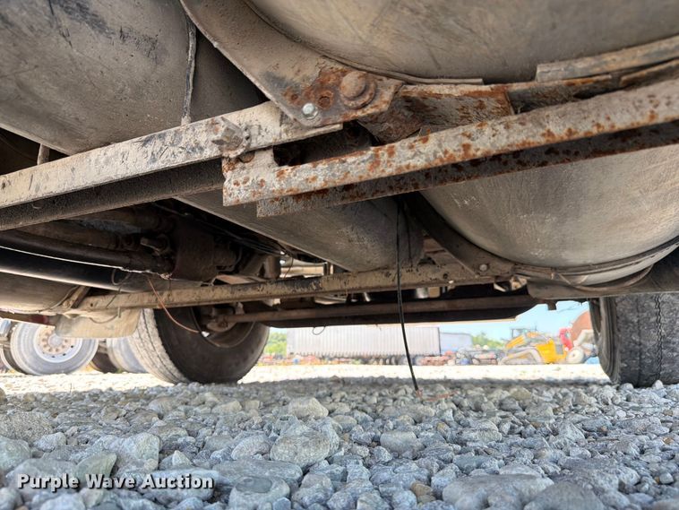 image for item FK4068 1996 International 9200 semi truck