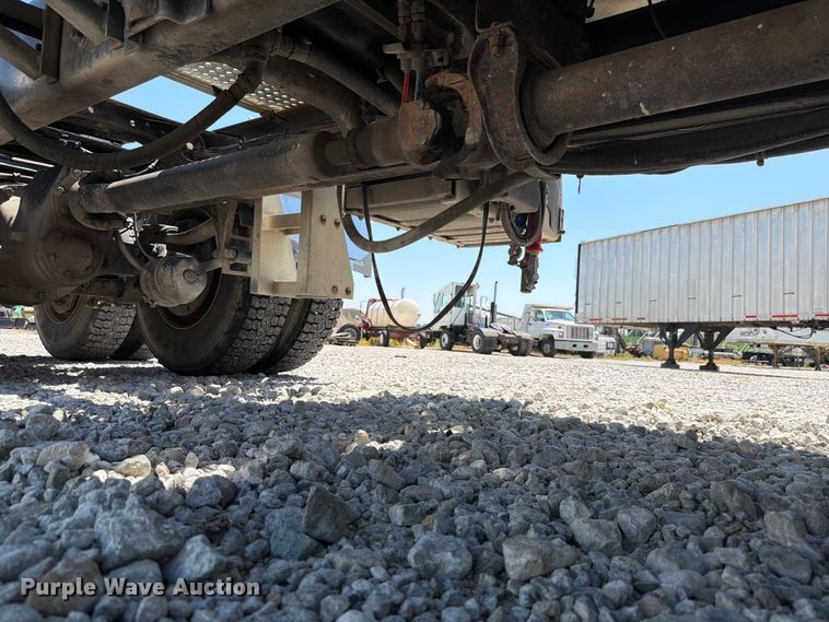 image for item FK4068 1996 International 9200 semi truck