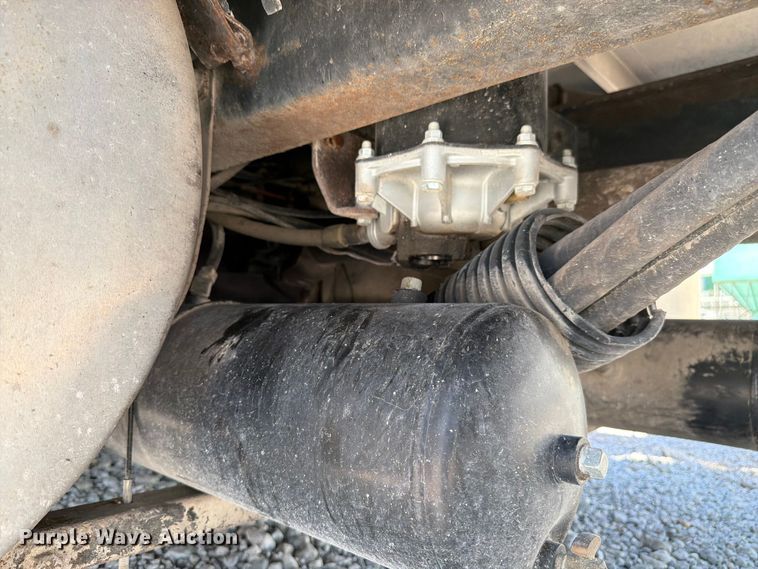 image for item FK4068 1996 International 9200 semi truck