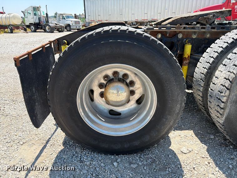 image for item FK4068 1996 International 9200 semi truck