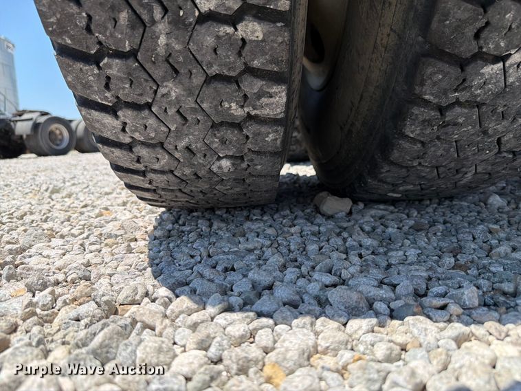 image for item FK4068 1996 International 9200 semi truck