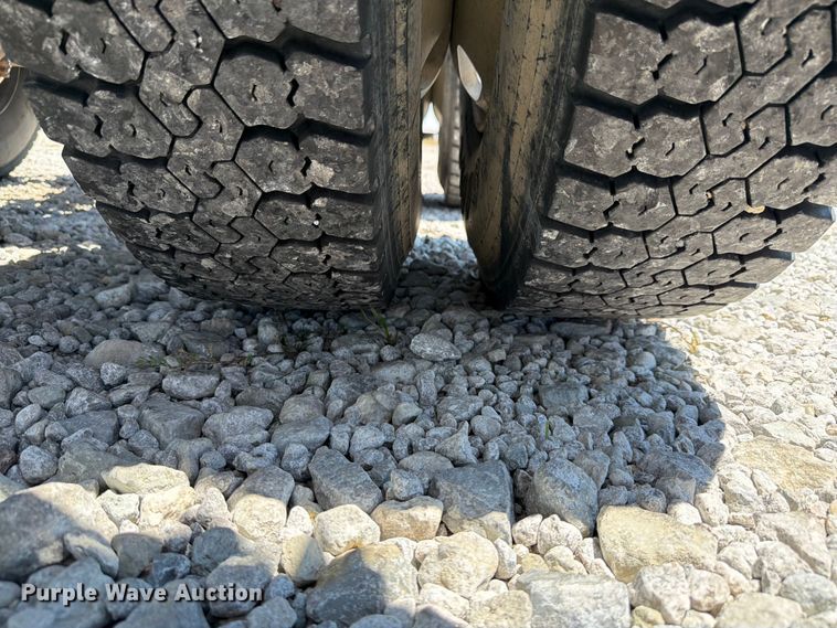 image for item FK4068 1996 International 9200 semi truck